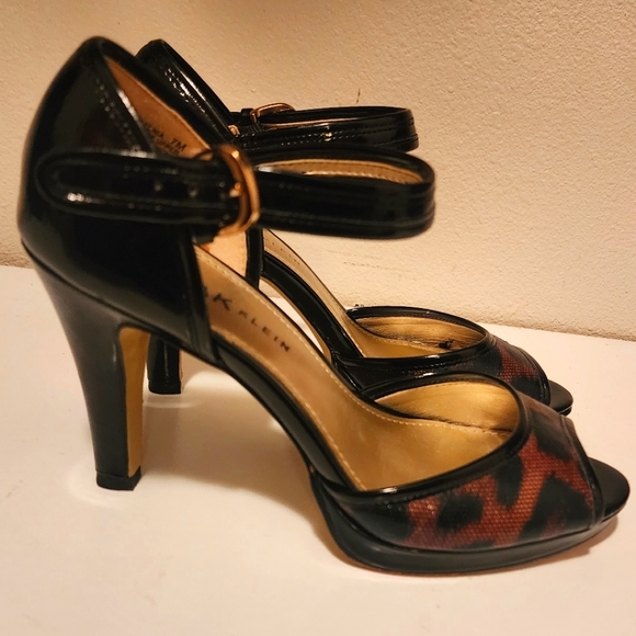 Anne Klein Shoes - Anne Klein Etenia Leopard Print Black Patent Leather Open Toe Shoes Women's 7m